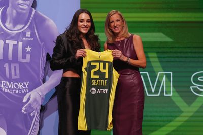 Nika Muhl wore a clever visa-approved shirt ahead of her WNBA debut and fans loved it