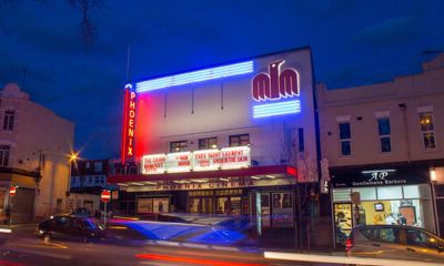 Ken Loach and Mike Leigh resign as patrons of London cinema over Israeli film festival screening