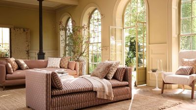 How to Design and Decorate a Sunroom – Designer Tips for a Beautiful, Light-Filled Indoor–Outdoor Space