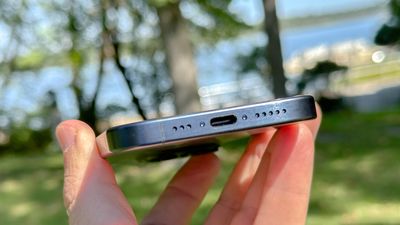 How to clean an Phone’s charging port without damaging it