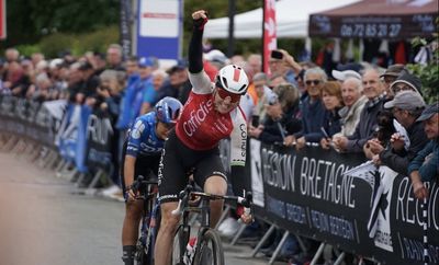 Bretagne Ladies Tour: Sarah Roy tops Sanne Cant to win stage 2 from breakaway