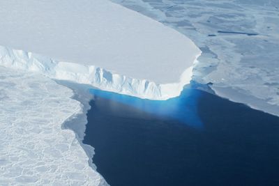 Doomsday Glacier near collapse: study