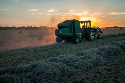 Should You Buy the Post-Earnings Dip in Deere Stock?