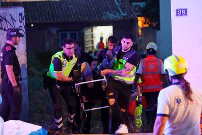 The collapse of a building on Spain’s Mallorca island leaves 4 people dead, officials say