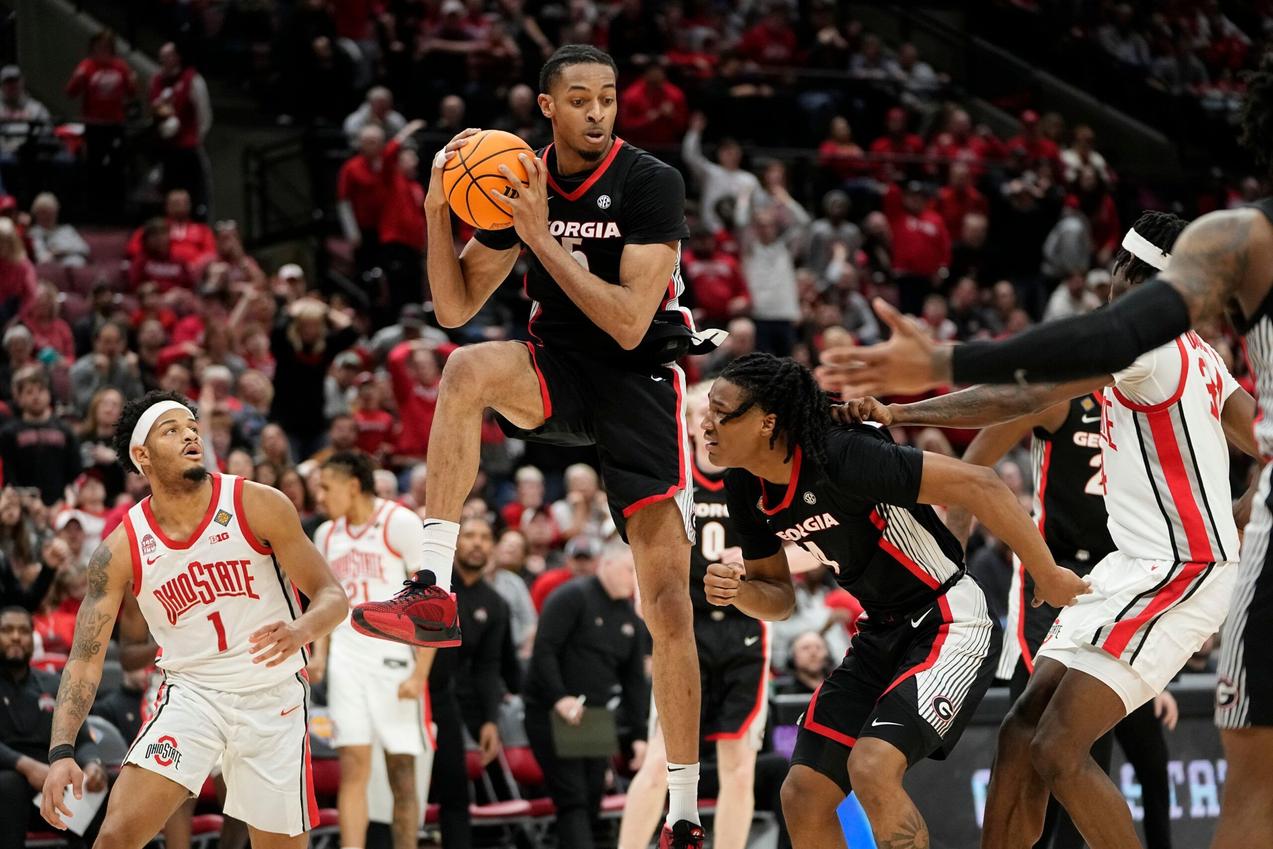 Former Georgia basketball player announces transfer…