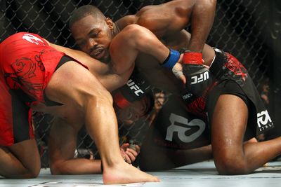 Full fight video: Jon Jones puts Lyoto Machida out cold at UFC 140