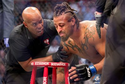 Former Panthers DE Greg Hardy suffers another brutal KO loss in team boxing match