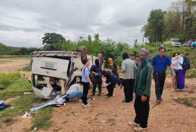 One student killed, 15 injured in van accident