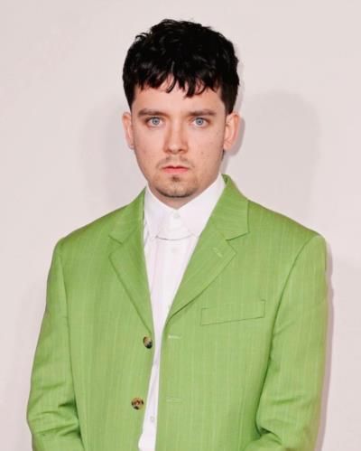 Asa Butterfield's Dashing Green Suit Look