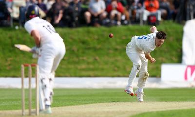 County cricket: Hampshire v Surrey, Lancashire v Warwicks – as it happened