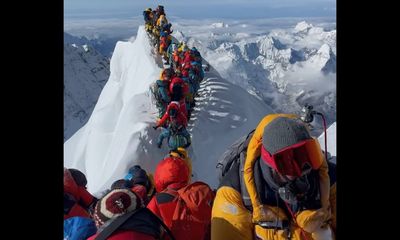 Video footage shows before and after tragedy atop Mount Everest