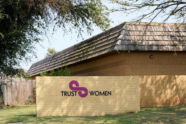 Kansas clinic temporarily halts abortions after leadership shakeup
