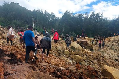 More than 300 still buried under Papua New Guinea landslide