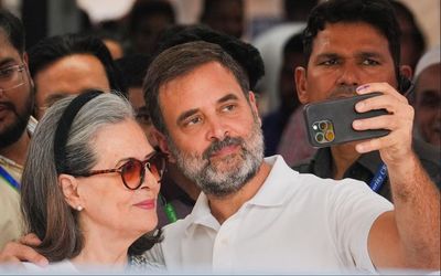 LS Polls 2024: Sonia and Rahul Gandhi cast their votes in Delhi