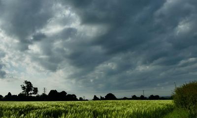 UK weather: clouds and thunderstorms to dampen bank holiday weekend