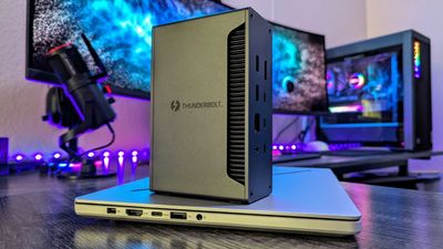 Can I use Thunderbolt 4 or 5 docks with USB4 laptops?
