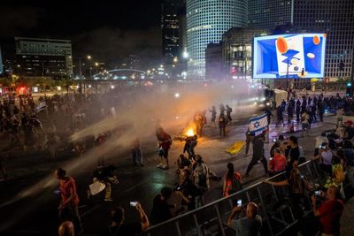 Israeli police scuffle with protesters in huge demo against Netanyahu government