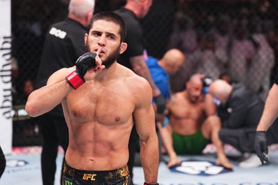 Javier Mendez: Islam Makhachev ‘can do whatever he wants’ against Dustin Poirier at UFC 302