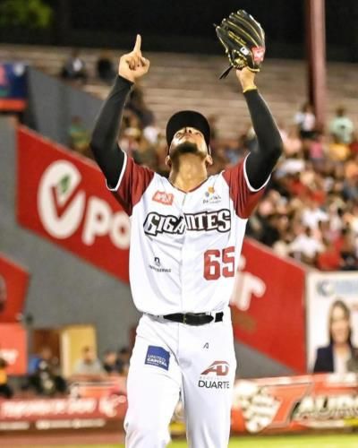 Luis Patiño Shines Bright In Team Victory Celebration