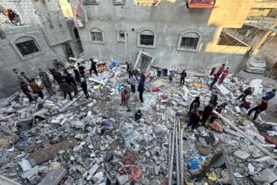 Humanitarian Crisis In Gaza Worsens Amid Ongoing Israeli Strikes