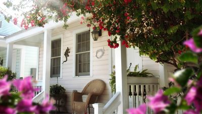 Pros reveal 10 ways to keep pests out of your home this summer