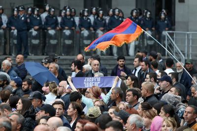 Protests shut streets in Armenia's capital, roads in other parts to demand the prime minister resign