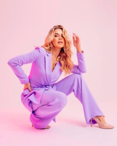 Kristen Wright Radiates Elegance And Power In Purple Suit