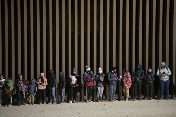 Border vigilantes proliferate in Arizona, Texas; some voice concern over ties with law enforcement