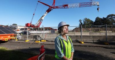 Australia's largest crane used to build Newcastle Inner City Bypass