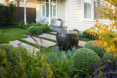 "Natural" Front Yards Are the Trend for Prettier Landscaping That Doesn't Rely on Lawn for Curb Appeal