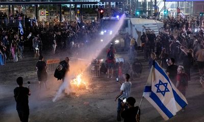 Israel-Gaza war: anti-government protesters clash with Tel Aviv police and demand hostage deal