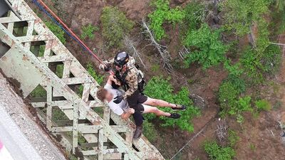 “We’ve told people to stay off these trails" – teen hiker miraculously survives 400-foot canyon plunge