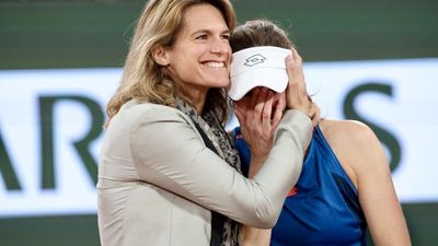 Cornet takes leave of the French Open and tennis to cheers amid the tears
