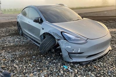Tesla owner says car in ‘full self-driving mode’ failed to detect a moving train
