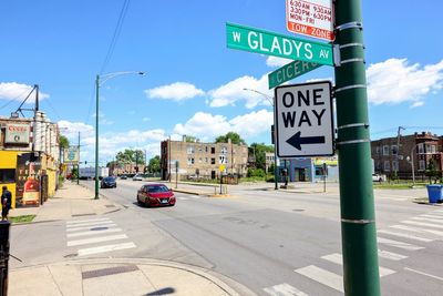 Chicago police fatally shoot stabbing suspect and wound the person he was trying to stab