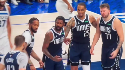 4 Mavericks got hysterically frustrated in unison at Maxi Kleber for being late to the huddle