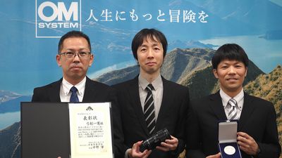 OM System's telephoto macro lens wins Japanese Photographic Society tech award