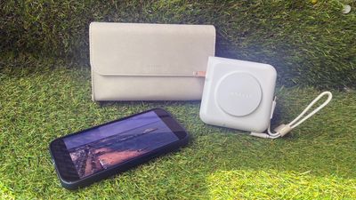 Journey AXIE 3-in-1 charger combines MagSafe, powerbank charging and wall outlet power into a great summer holiday companion