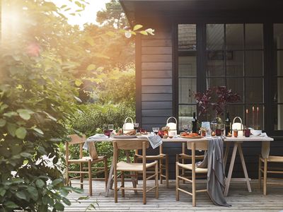 This Viral Centerpiece for Your Patio Table Uses One $15 Buy (That You Might Already Have in Your Kitchen)