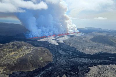 Tourist attractions evacuated as Iceland volcano starts erupting again