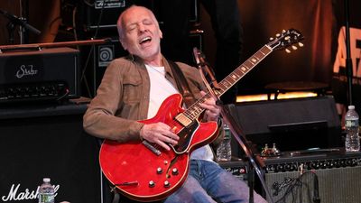 “If Les were still alive today, I have absolutely no doubt that he and Peter would be experimenting together at Les’ house”: Peter Frampton honored with Les Paul Spirit Award