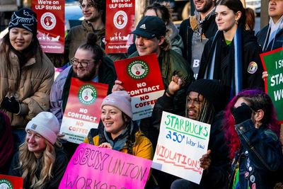 Starbucks resumes bargaining amid fresh wave of unionized stores