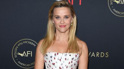 Reese Witherspoon's blue blossom wrap dress and ultra volumised hair proves that you can never go wrong with timeless elegance