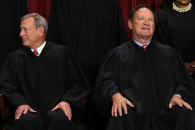 Chief Justice John Roberts rejects Senate Democrats’ request to discuss Alito flag controversy