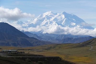 Clouds, high winds hamper efforts to rescue 2 climbers on North America's tallest peak