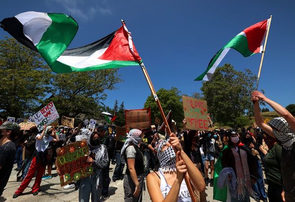 Police with batons approach Israel-Hamas war protesters at UC Santa Cruz