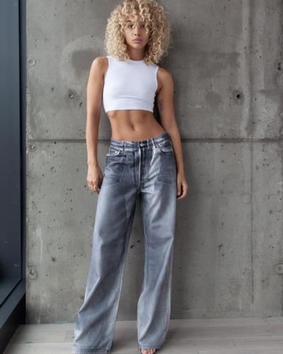 Jasmine Sanders Radiates Confidence In Classic White And Grey Look