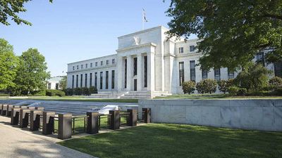 Key Fed Inflation Rate Falls, Lifting Rate-Cut Hopes; S&P 500 Rises