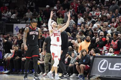 Mock trade sees Bulls flip Alex Caruso for No. 3 pick in NBA Draft