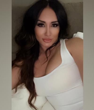 Michelle Joy Phelps Radiates Elegance In Stunning White Selfie